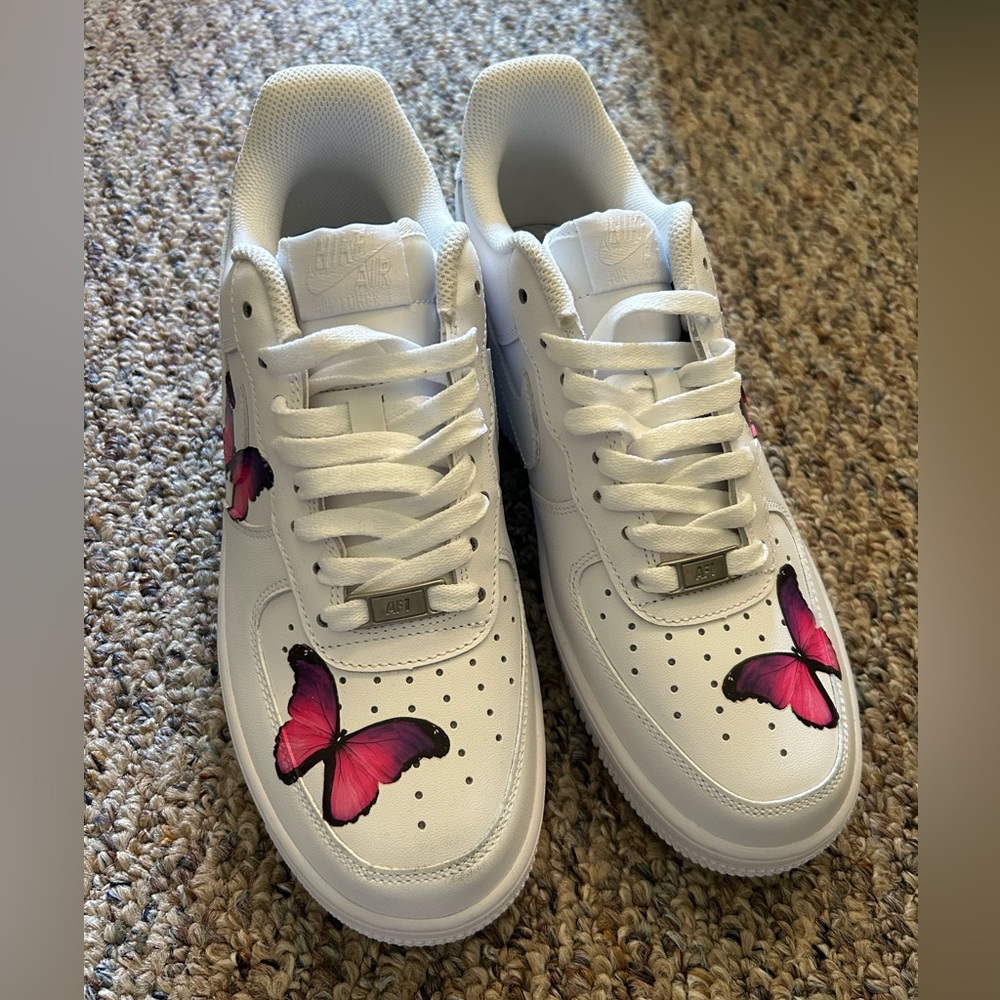 NEVER WORN Nike White and Pink Butterfly Sneakers